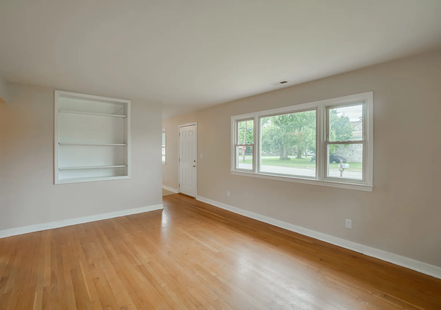 1900 Mimosa Street — Photo 2