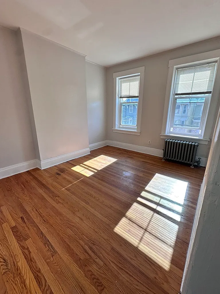 3 bed, 1200 sqft, $2,399 — Photo 2