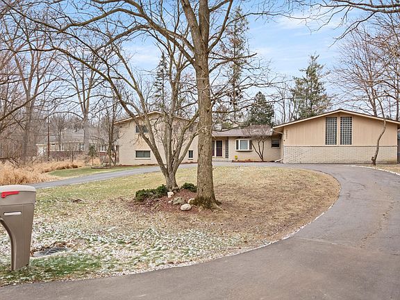 2nd image of 34441 Chantilly Ct