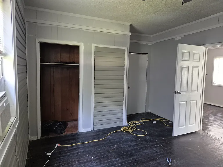 817 Avenue D — Photo 8