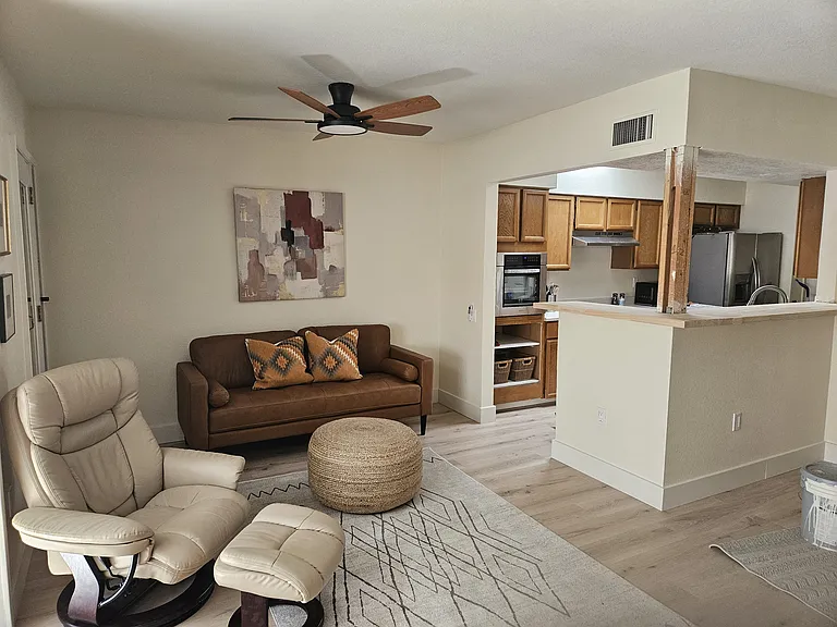 1211 W Calle Ramiro — Photo 7
