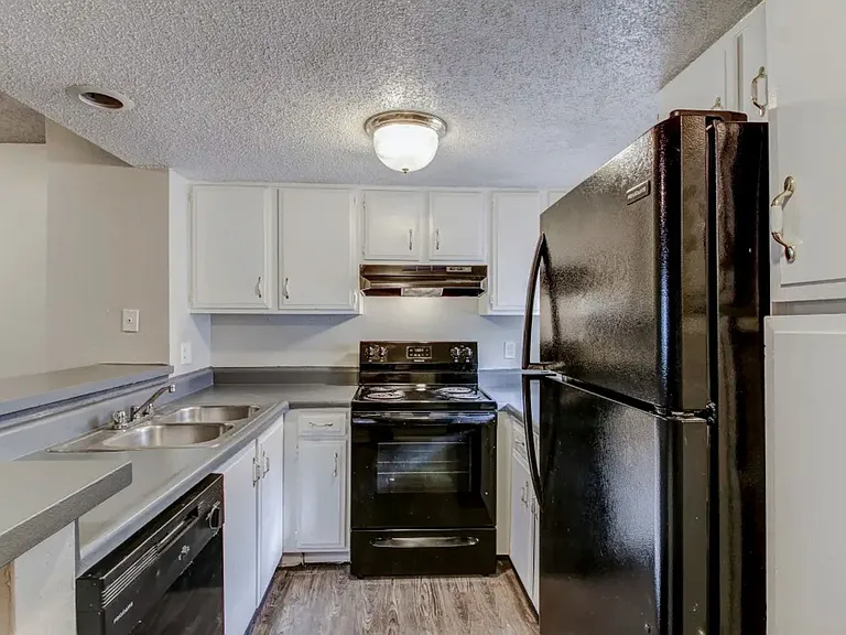 Ashley Park Estates — Photo 12