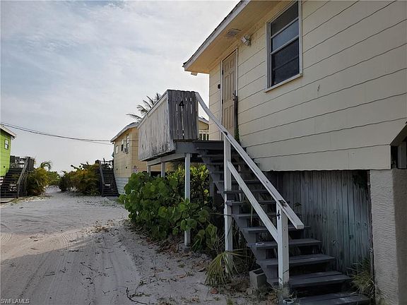 3rd image of 632 Estero Blvd