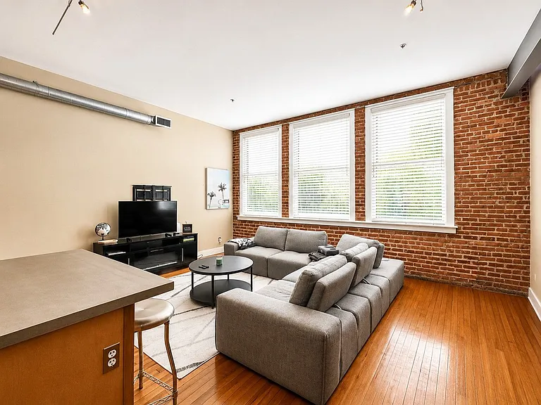 122 W Broughton St #MAIN — Photo 5