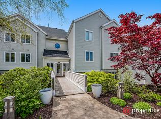 1804 Lakeshore Dr APT 10, Saint Joseph, MI 49085