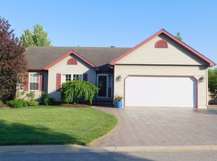 917 Oak Lawn Ave, Earlville, IL 60518