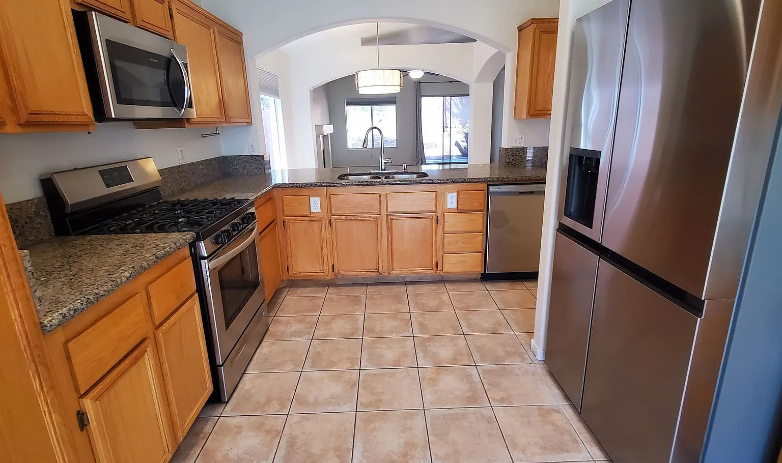 Beautifully Maintained Single-Story Home in Las Vegas — Photo 3