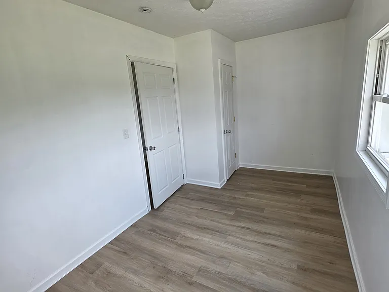 8250 Navarre Rd SW — Photo 10