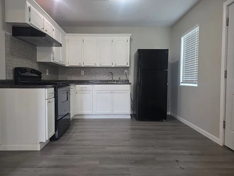 3916 Center St #A & B — Photo 3