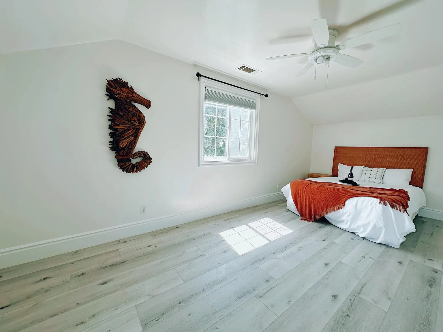 3 bed, 1880 sqft, $3,195 — Photo 3