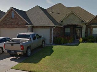 2620 SE 8th St, Moore, OK 73160