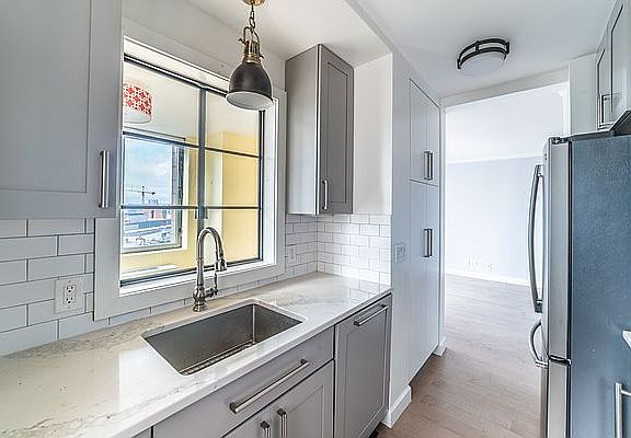 5th image of 500 W 43rd St APT 16B