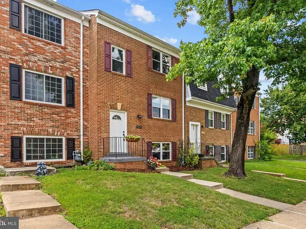 1113 Thomas Jefferson Pl, Fredericksburg, VA 22405