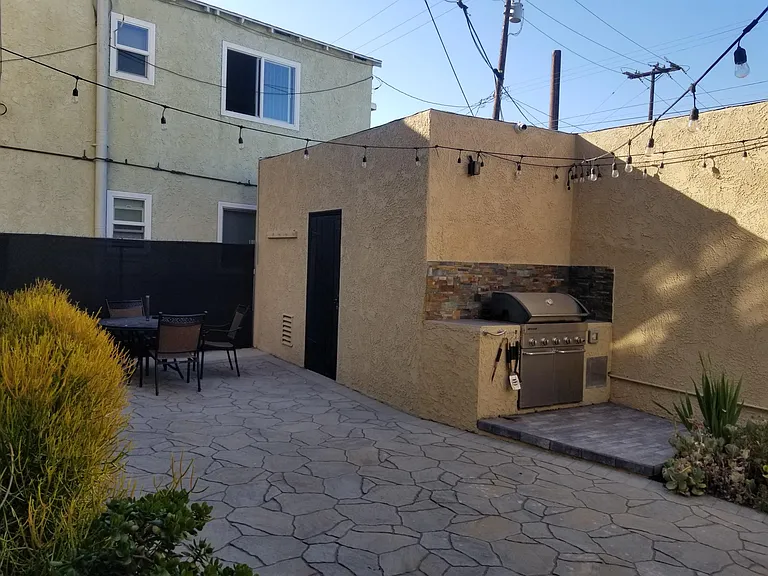 community patio with BBQ (gas included)
