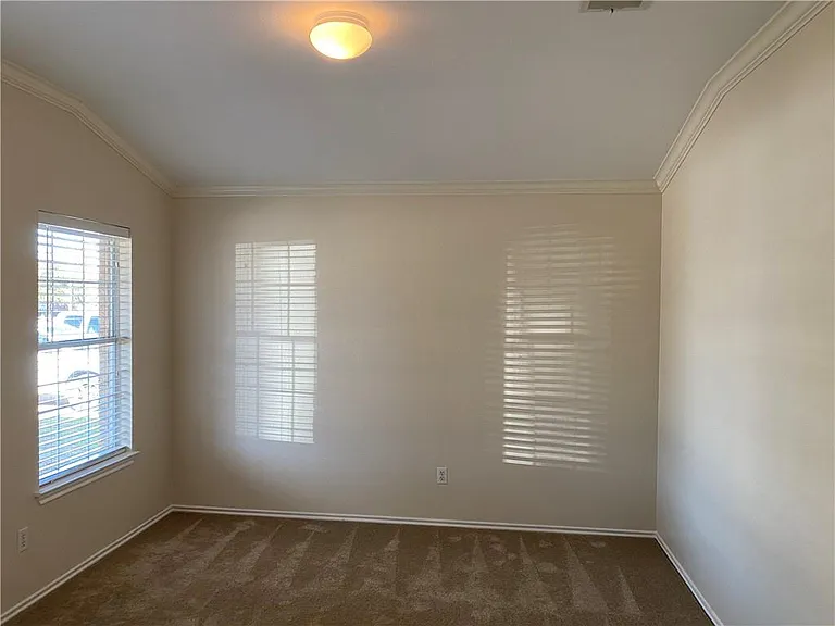 804 Sherry Dr — Photo 3