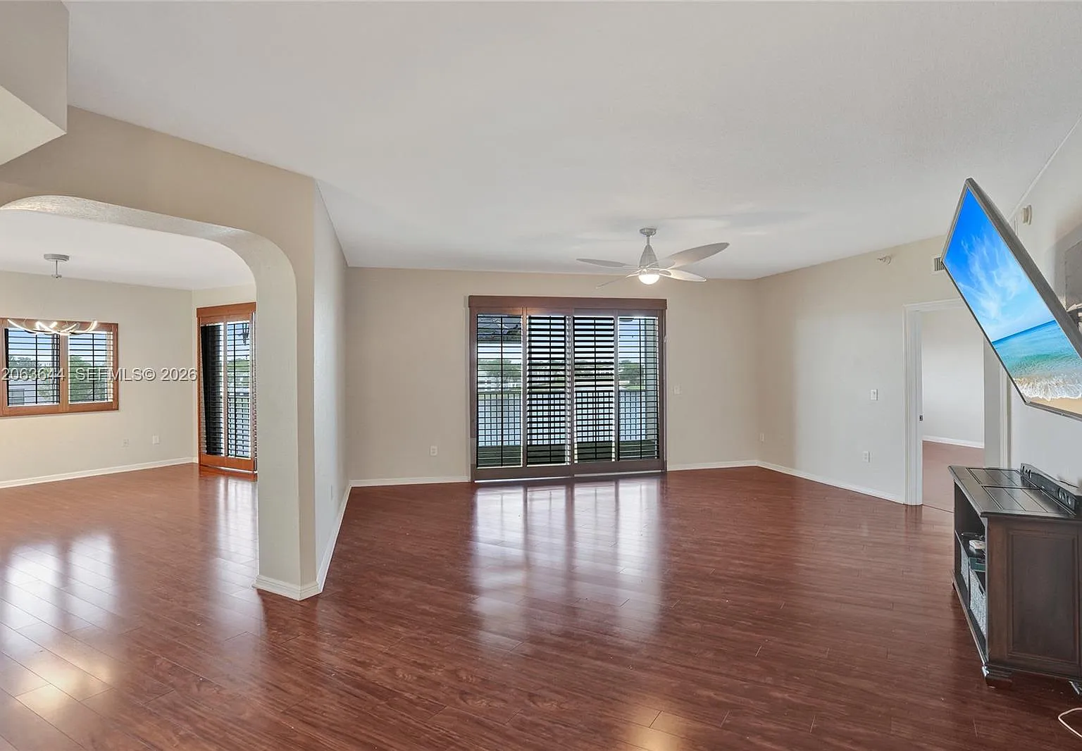 Southampton Condominium — Photo 4