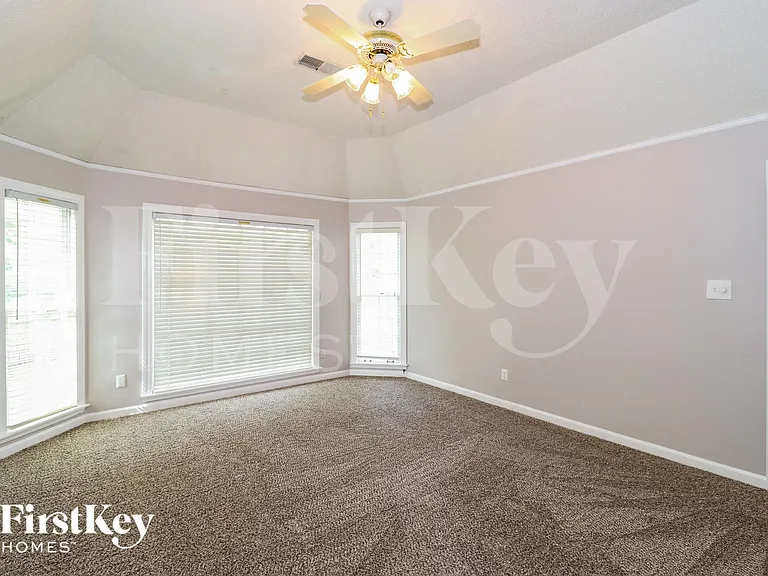7780 Hawkcrest Dr — Photo 9