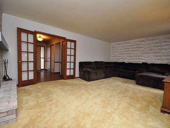 4th image of 600 N Parkwood Dr
