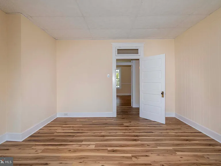 222 W Main St — Photo 32