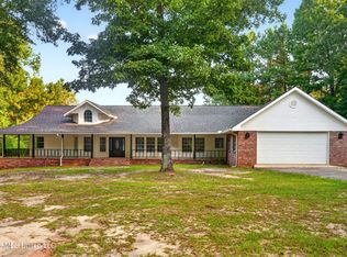 416 W Lamar St, Poplarville, MS 39470