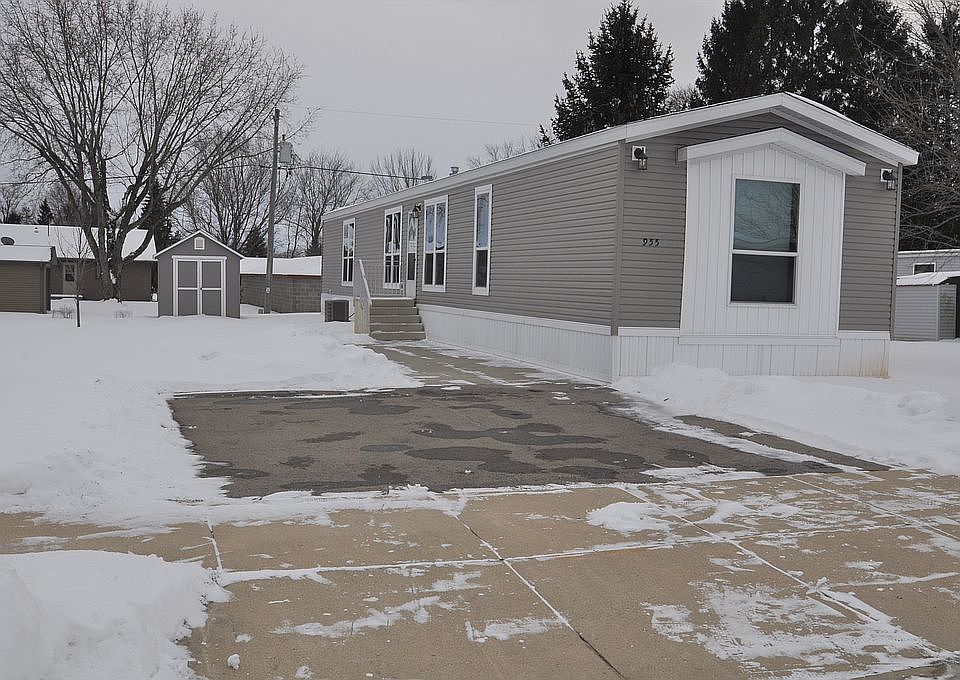 1st image of 955 Acorn Dr