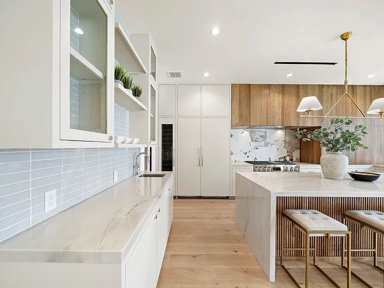 408 Pecore St — Photo 9