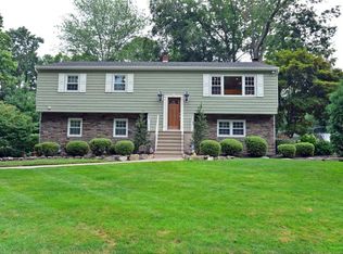 15 Lombardi Ct, Red Bank, NJ 07701