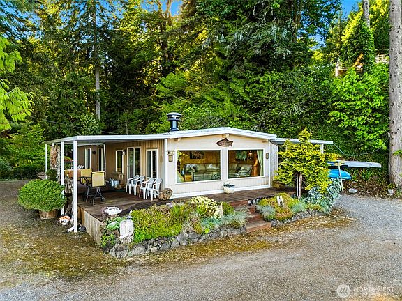 5th image of 4736 Cooper Point Road NW