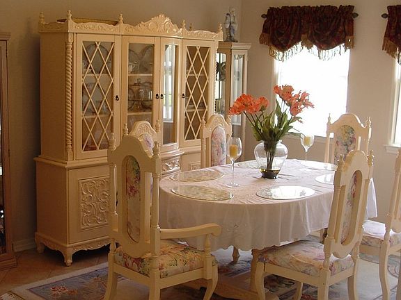 Formal dining room