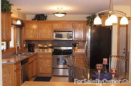 Kitchen
						:
						stainless steel Kitchen-Aid appliances included