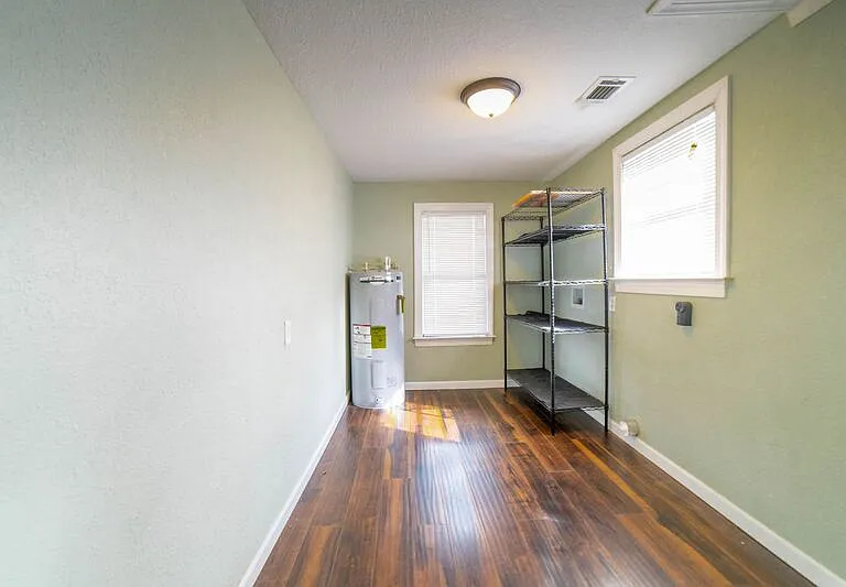 518 Railroad St — Photo 30