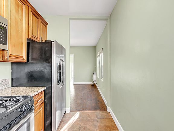 4th image of 145 Douglas St APT 206