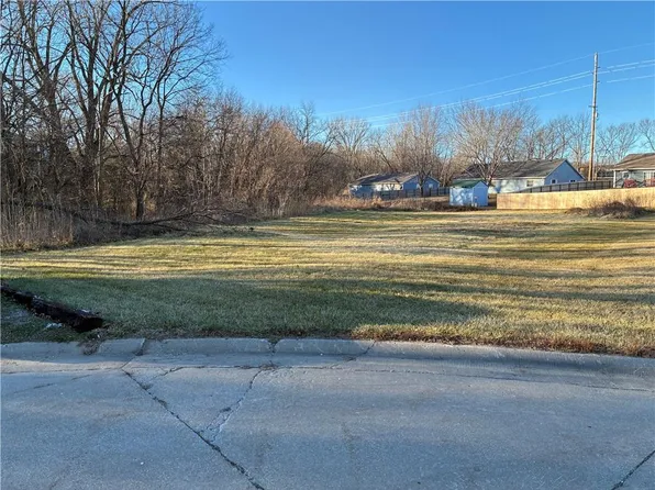 105 W Fawn Dr, Savannah, MO 64485