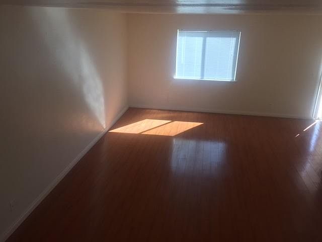 2nd image of 608 Avon Ave