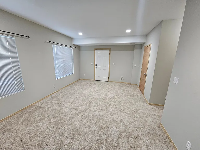 110 S Cambrian Ave — Photo 2