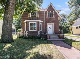 631 W Oakridge St, Ferndale, MI 48220