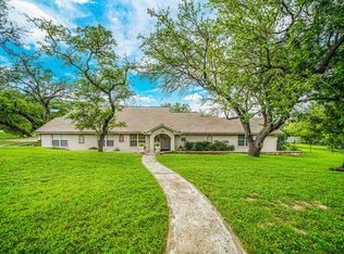165 Shalako Dr, Kerrville, TX 78028