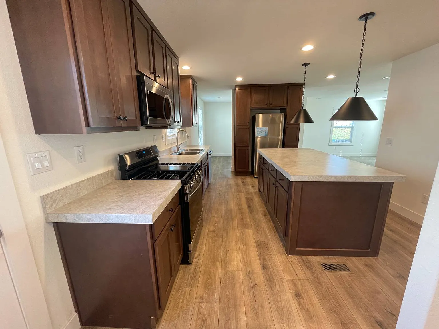 3 bed, 2.0 bath, 1250 sqft, $1,795 — Photo 2
