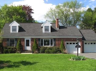 24 Mayfair Dr, Slingerlands, NY 12159