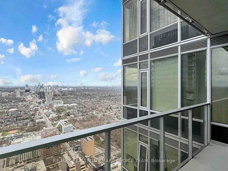 11 Yorkville Ave #5002 — Photo 35