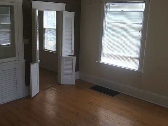 3rd image of 1924 N Warren Ave #5734443