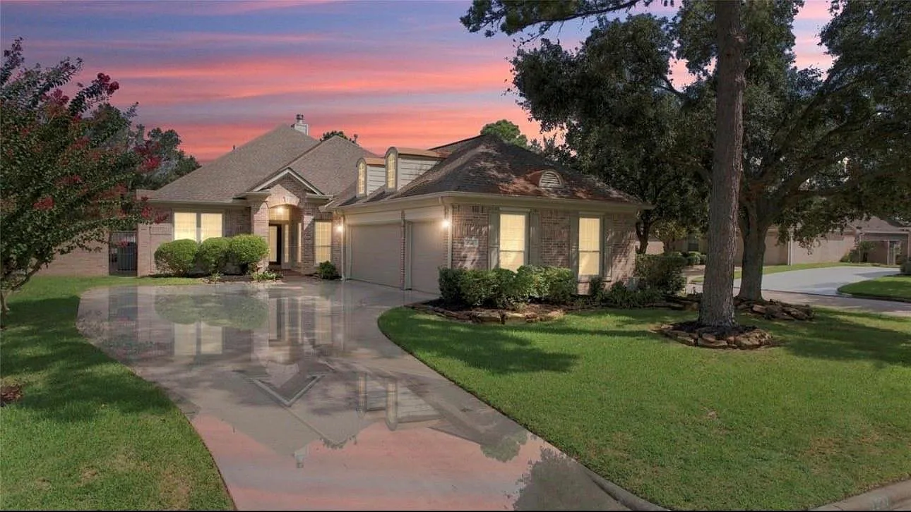 3 bed, 2.5 bath, 2588 sqft, $2,500 — Photo 1