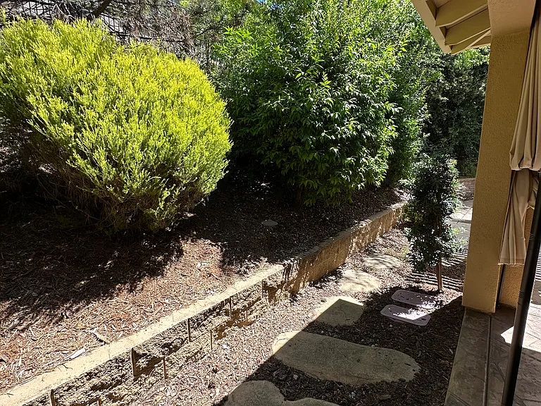 1075 Gamay Dr — Photo 43