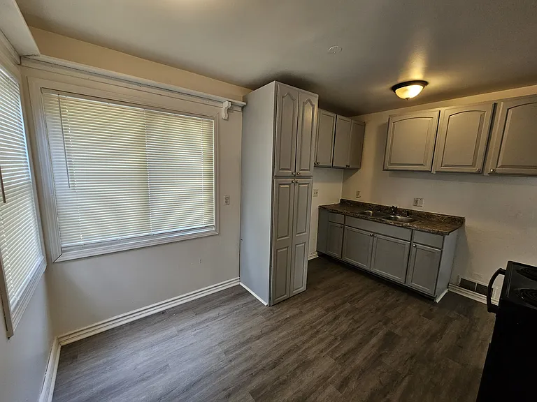 1517 Helen St — Photo 8