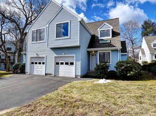 11 Lilac Ln #11, Farmington, CT 06032