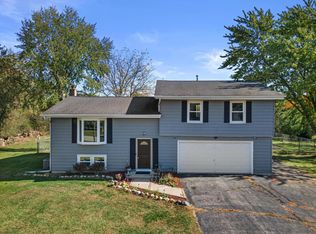W330S8174 Country Ln, Mukwonago, WI 53149
