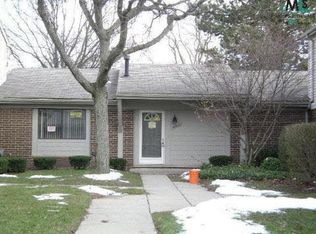 26632 Farmbrook Villa Dr, Southfield, MI 48034