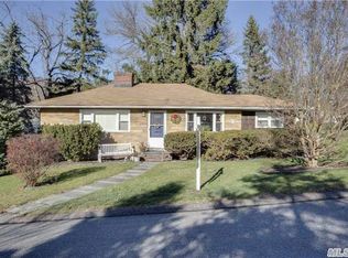 11 Portland Pl, Cold Spring Harbor, NY 11724