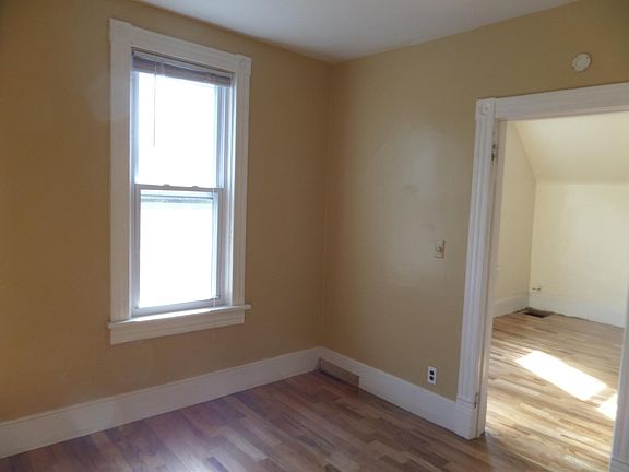 5th image of 3581A S Kinnickinnic Ave