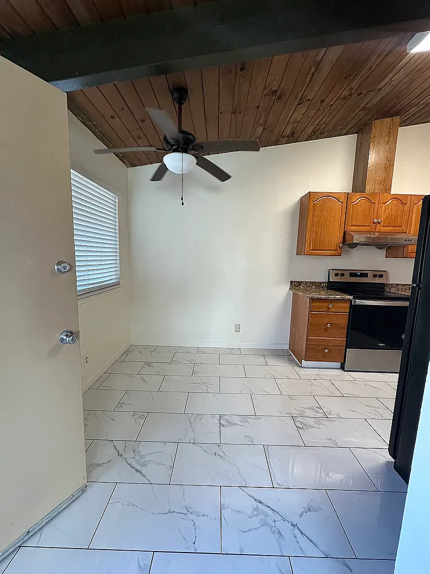 2 bed, 800 sqft, $2,200 — Photo 2